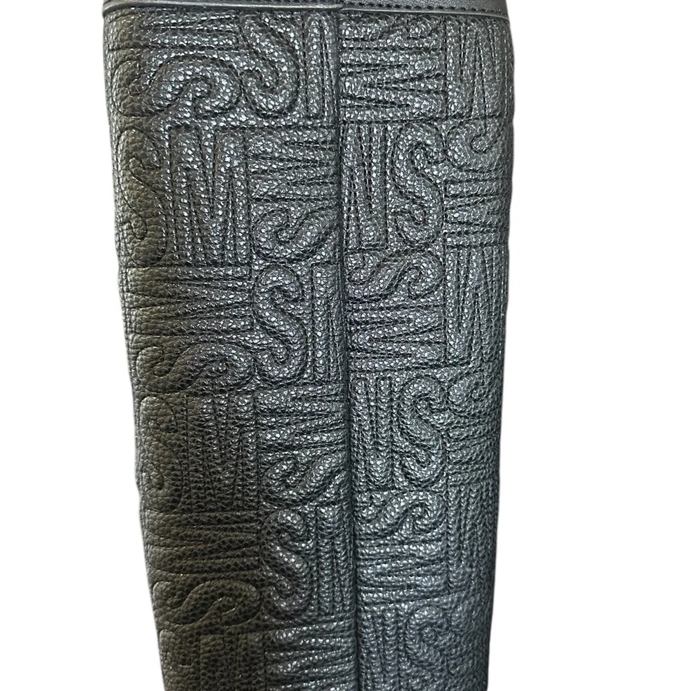 Steve Madden Purse,  Embossed SM all over print, black, gold hardware - Picture 7 of 8
